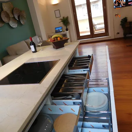 Vincent's Place, Vatican Apartamento