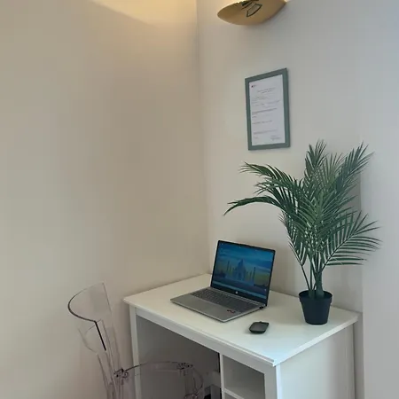 Vincent's Place, Vatican * Roma