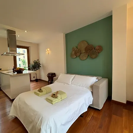 Vincent's Place, Vatican Roma