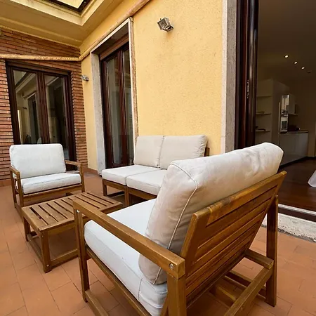 Vincent's Place, Vatican Roma